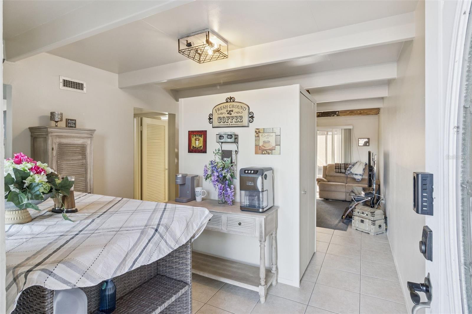 Image 6 of 19 For 3037 Club Cir