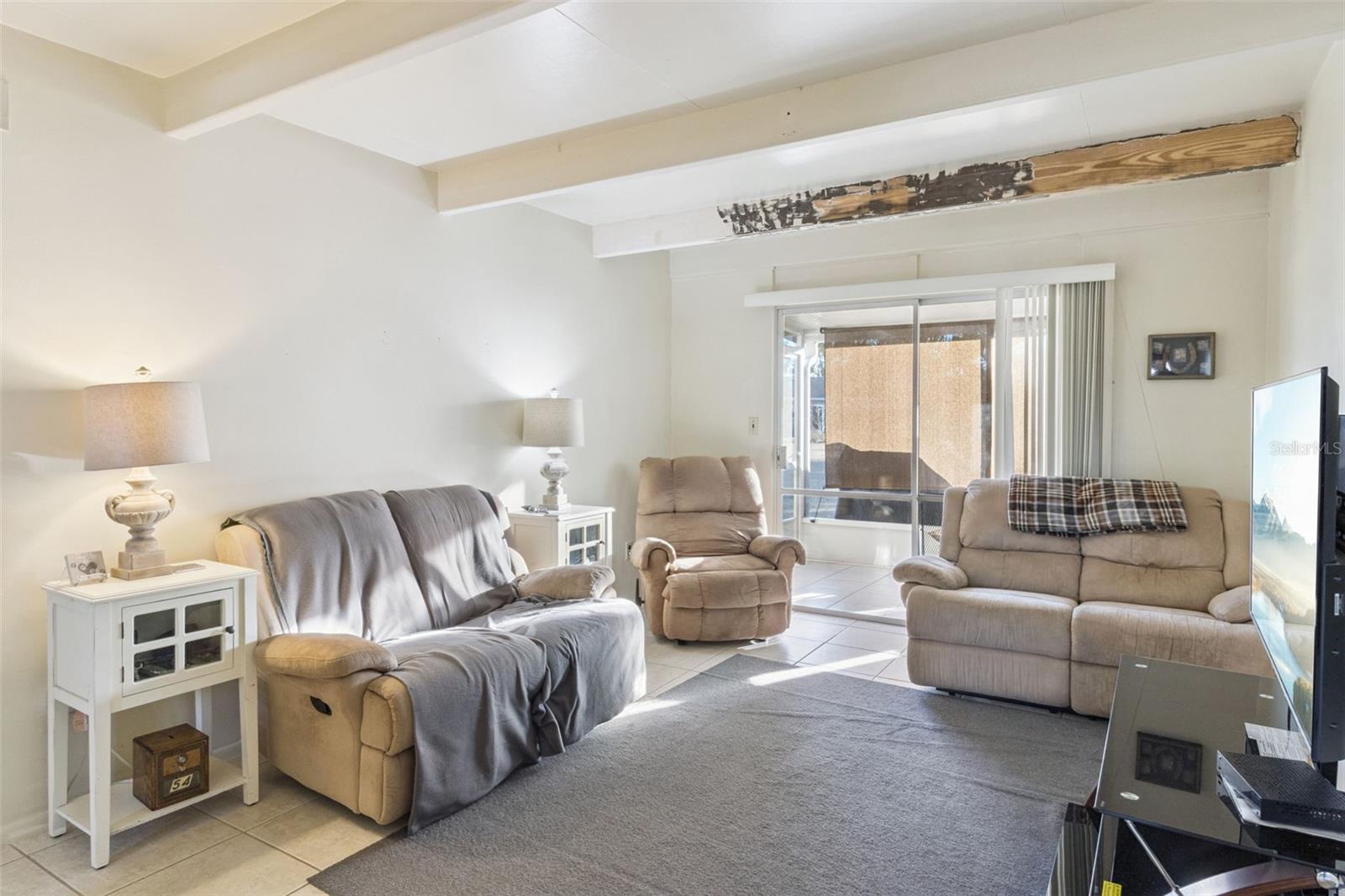 Image 8 of 19 For 3037 Club Cir