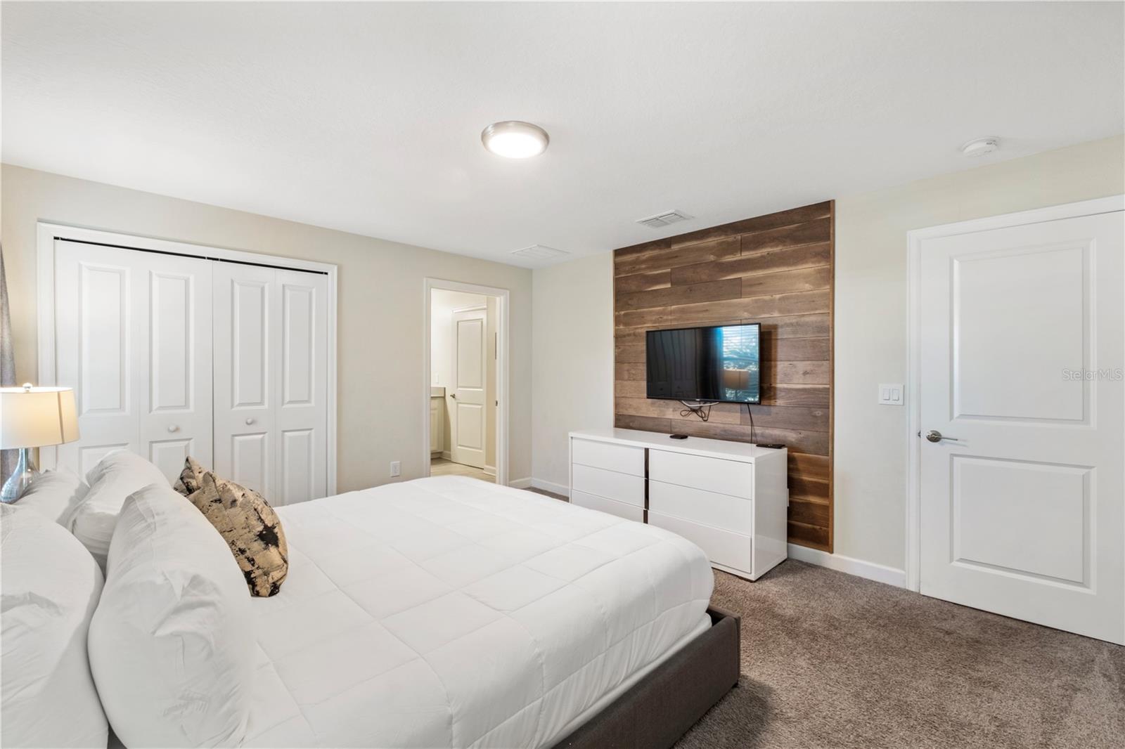 Image 12 of 31 For 4960 Windermere Avenue