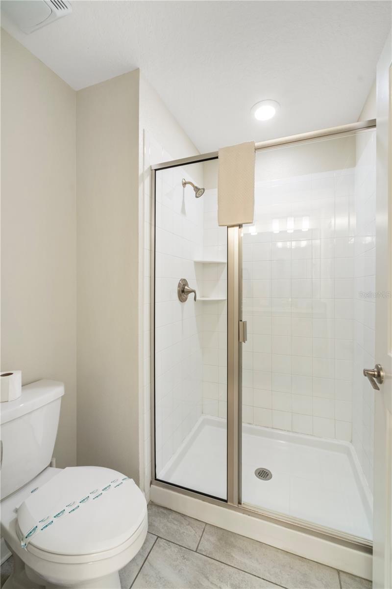 Image 21 of 31 For 4960 Windermere Avenue