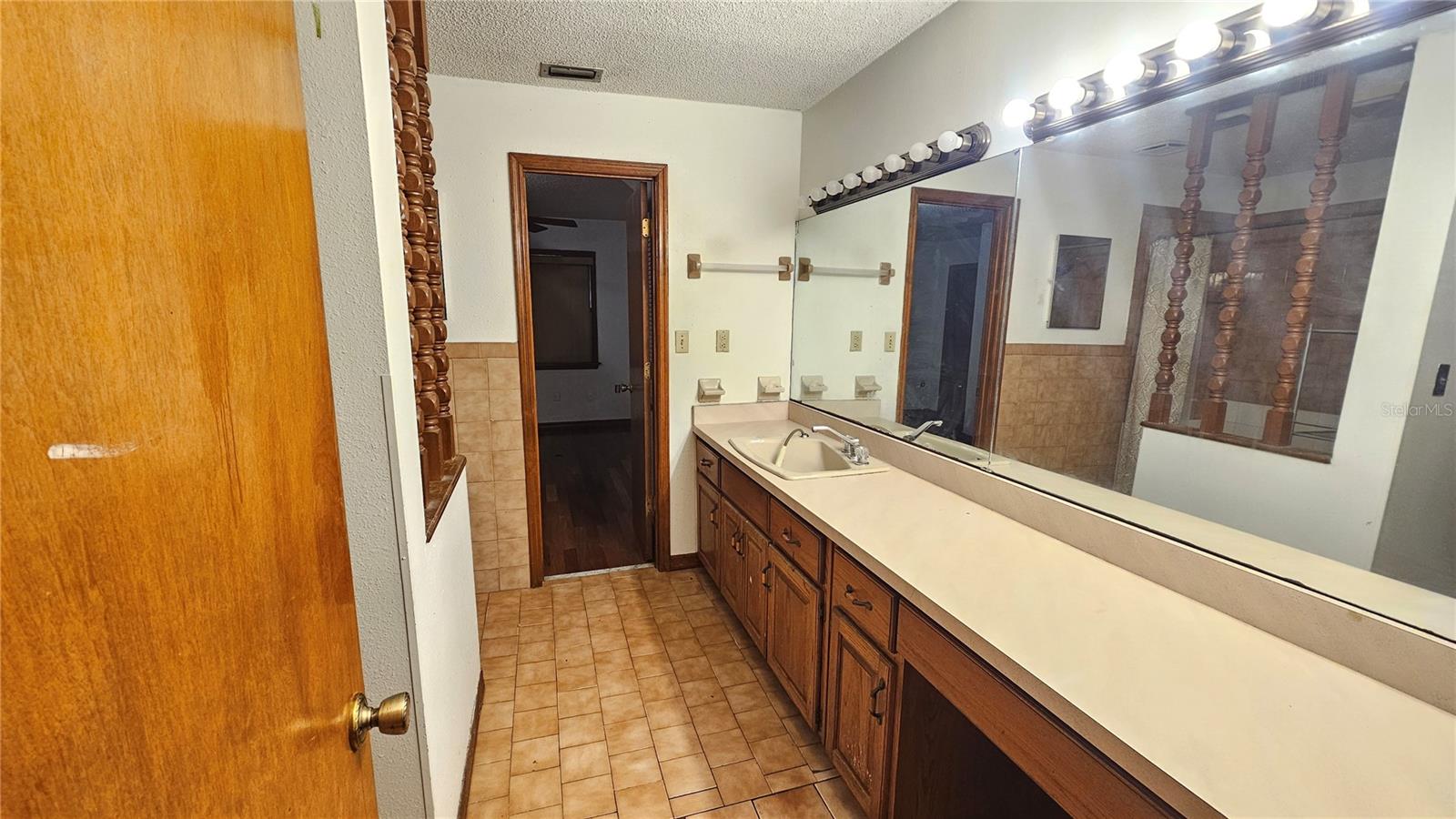 Image 11 of 27 For 71 Dobson Street