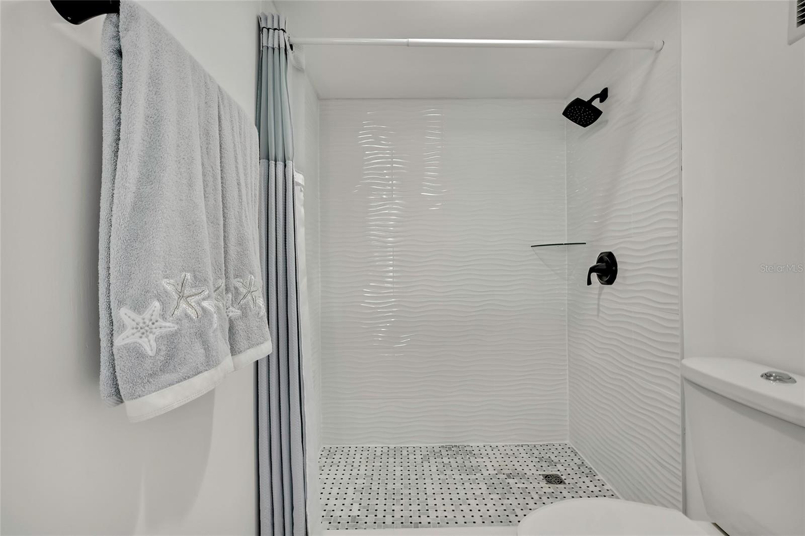 Image 20 of 47 For 5915 Sea Ranch Drive 315