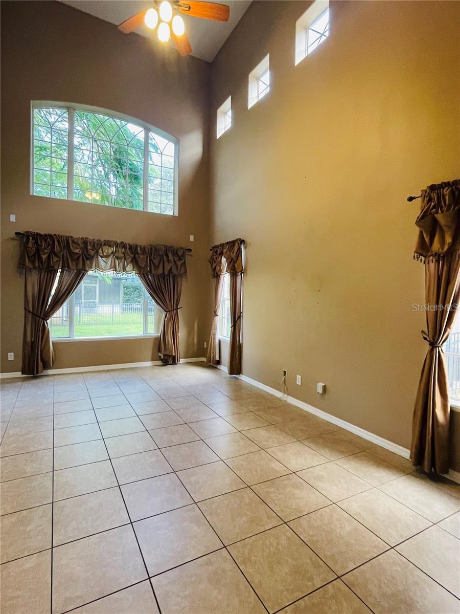 Image 11 of 24 For 930 Spring Oak Circle