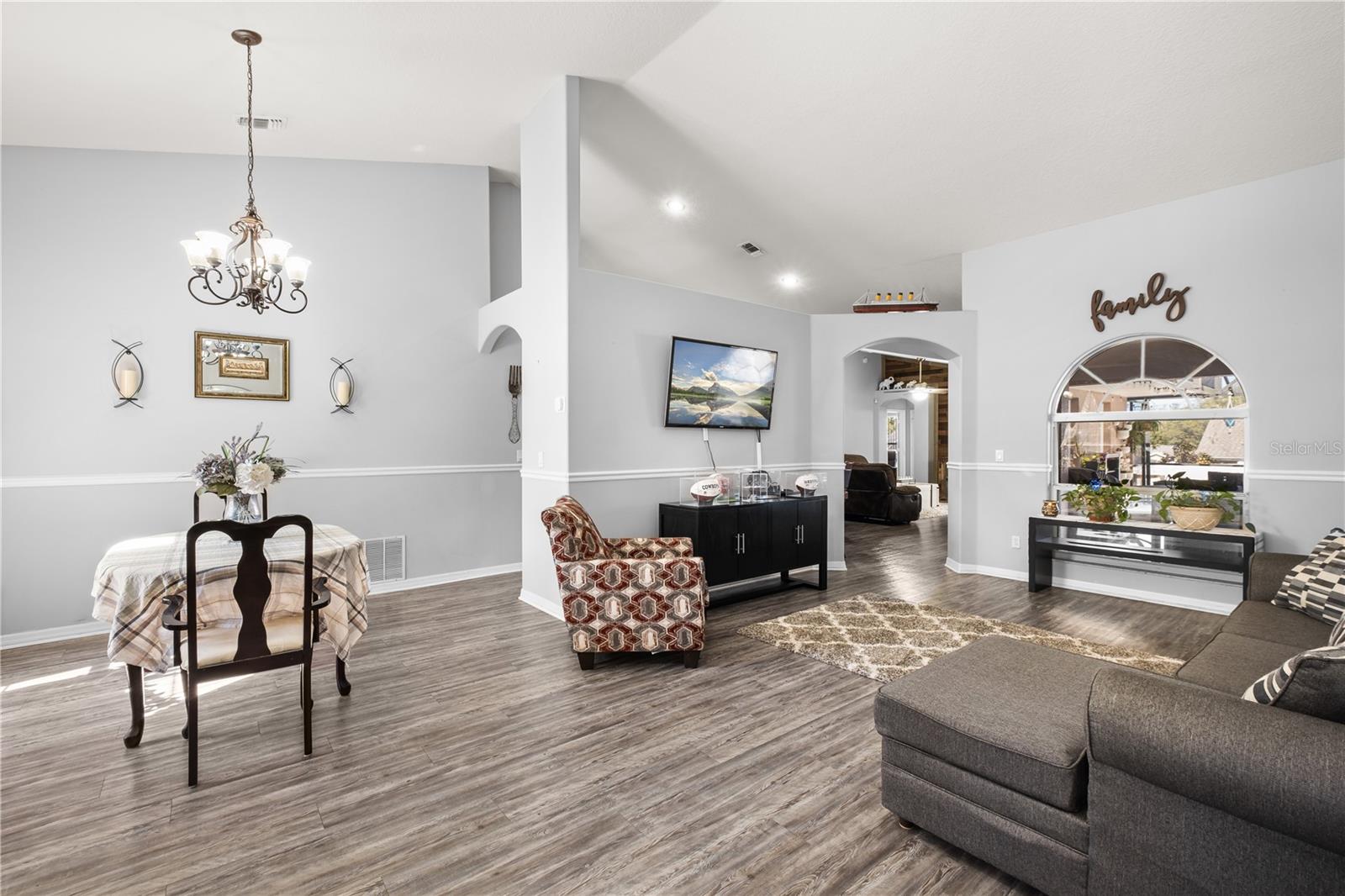 Image 8 of 40 For 14126 Greater Pines Boulevard