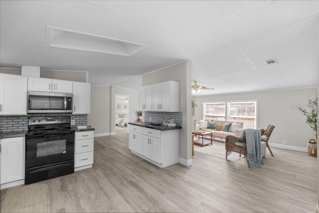 Image 10 of 21 For 18137 Hollister Road