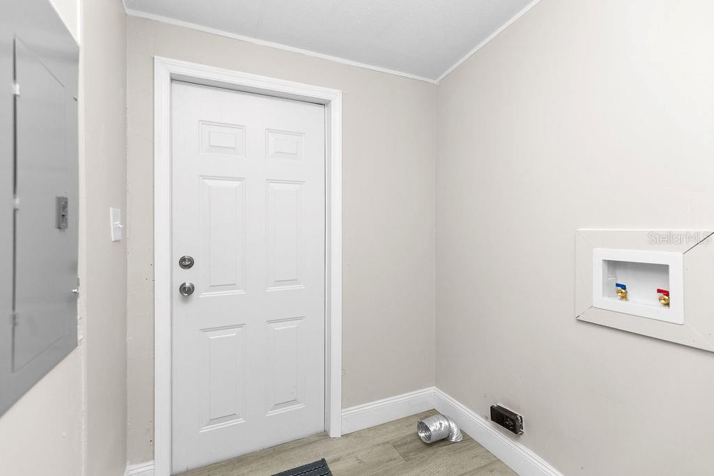 Image 18 of 21 For 18137 Hollister Road