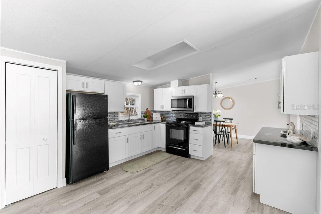 Image 8 of 21 For 18137 Hollister Road