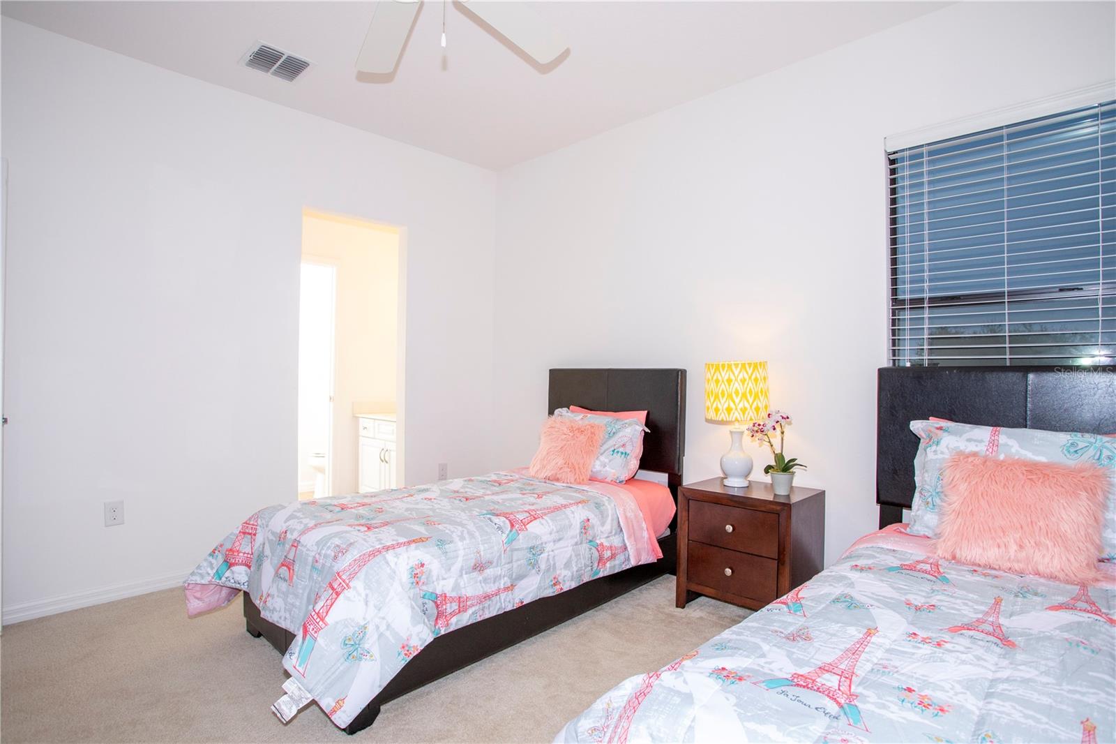 Image 27 of 41 For 2606 Rosemont Circle