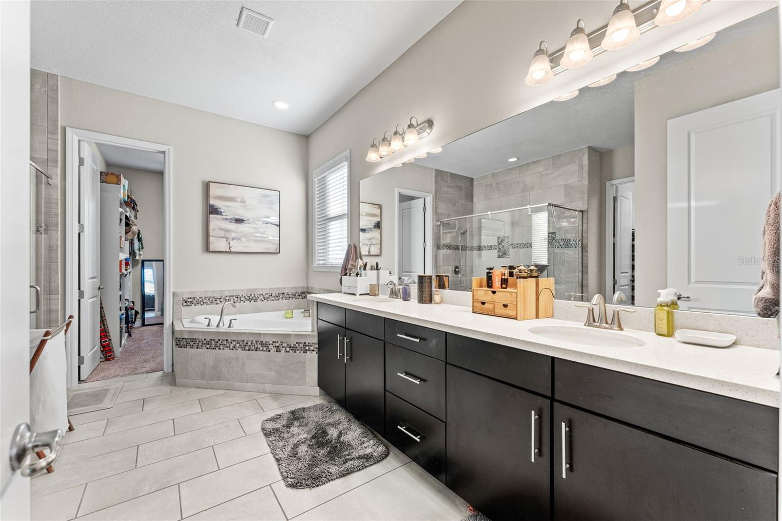 Image 15 of 44 For 14241 Colonial Pointe Drive