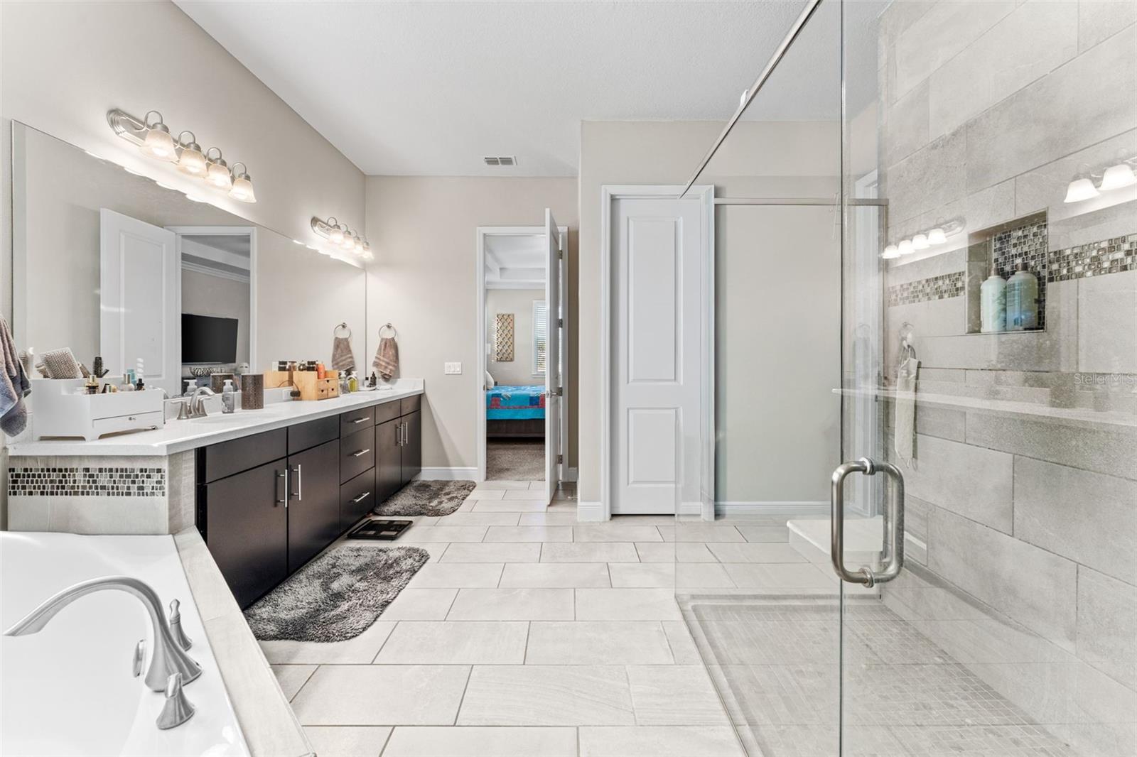 Image 17 of 44 For 14241 Colonial Pointe Drive