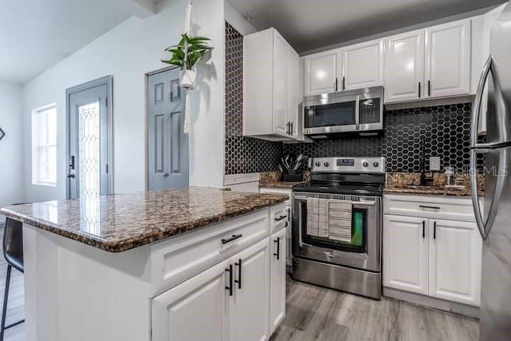 Image 15 of 48 For 511 San Juan Boulevard