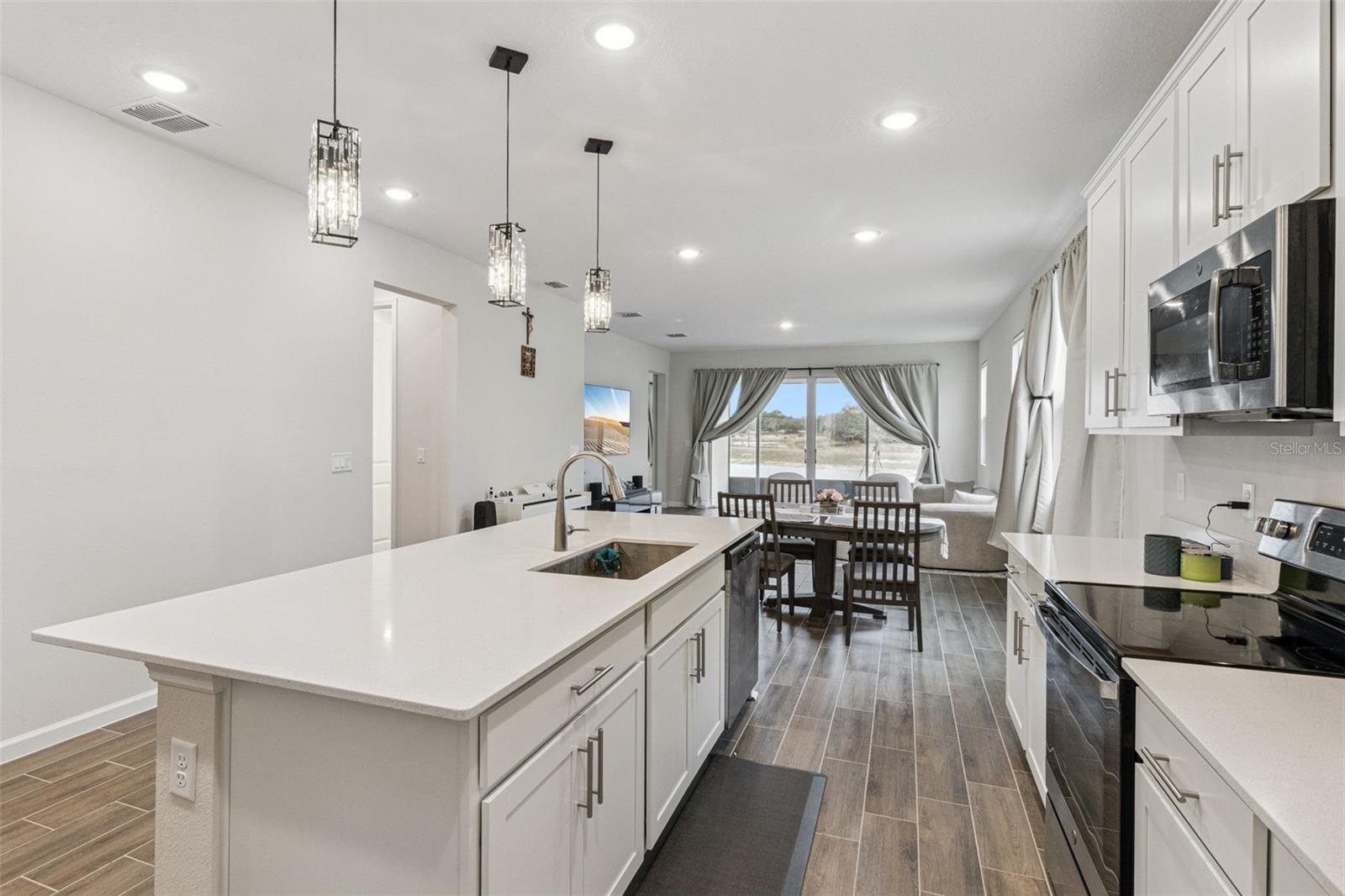 Image 11 of 31 For 654 Heritage Square Drive