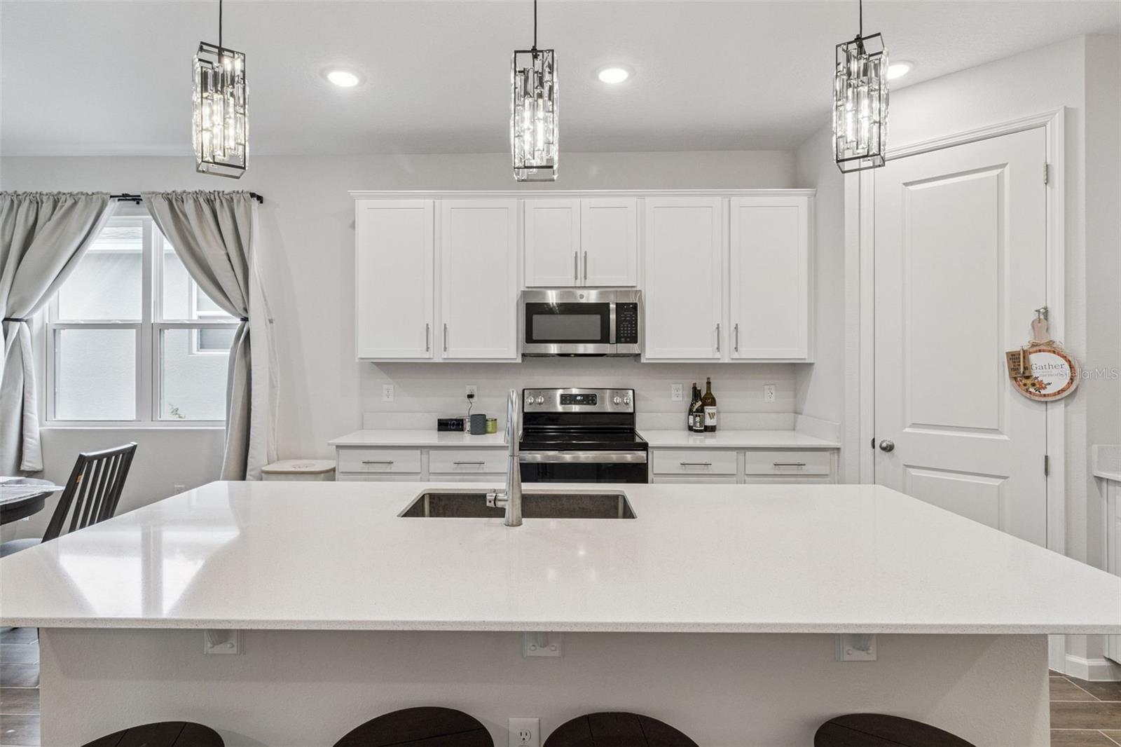 Image 12 of 31 For 654 Heritage Square Drive