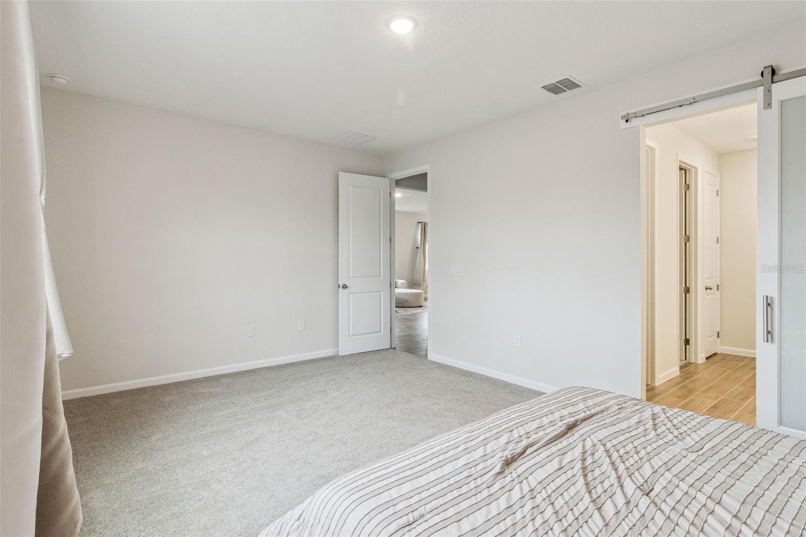 Image 18 of 31 For 654 Heritage Square Drive