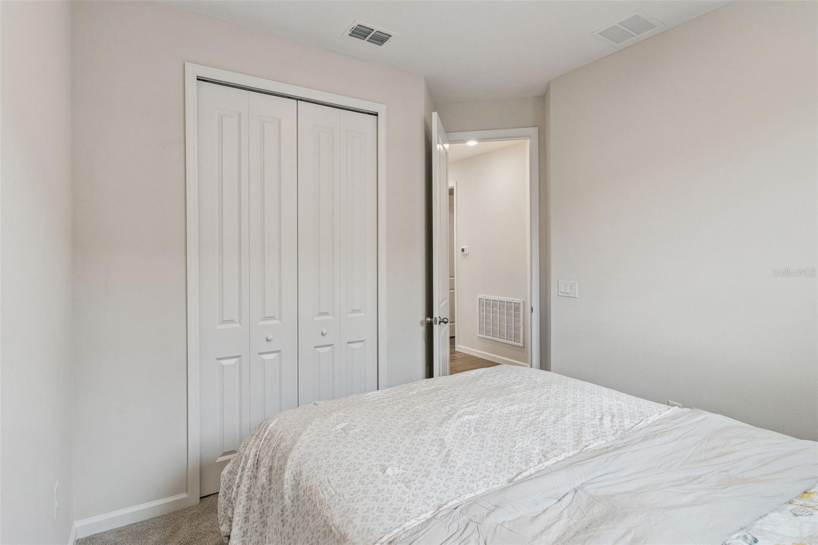 Image 23 of 31 For 654 Heritage Square Drive