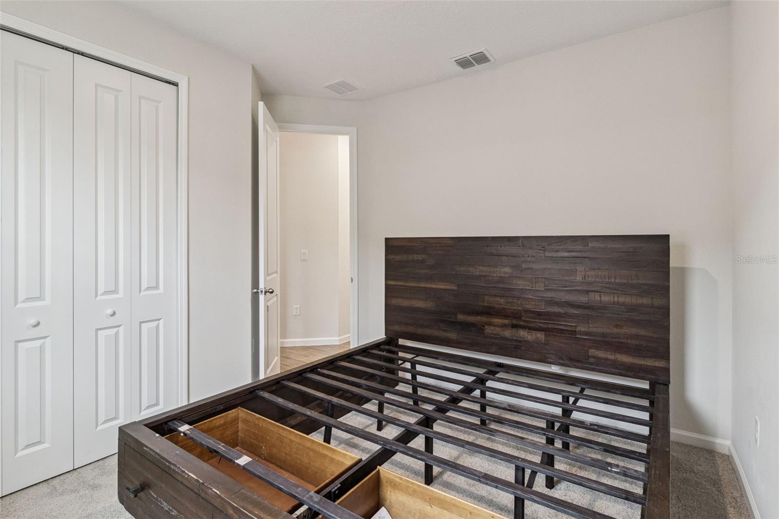 Image 25 of 31 For 654 Heritage Square Drive