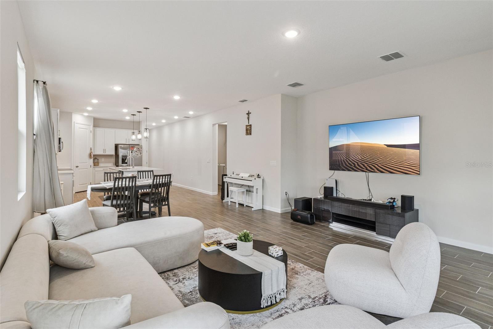 Image 5 of 31 For 654 Heritage Square Drive