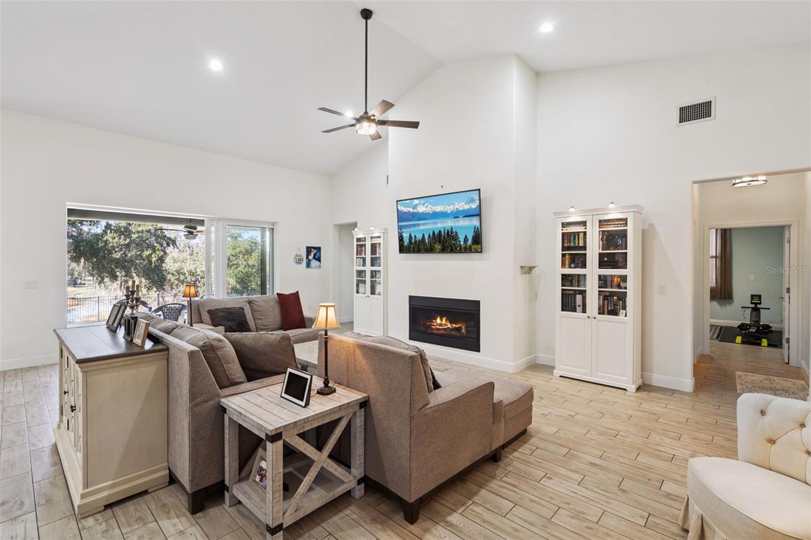 Image 6 of 27 For 735 Black Eagle Drive