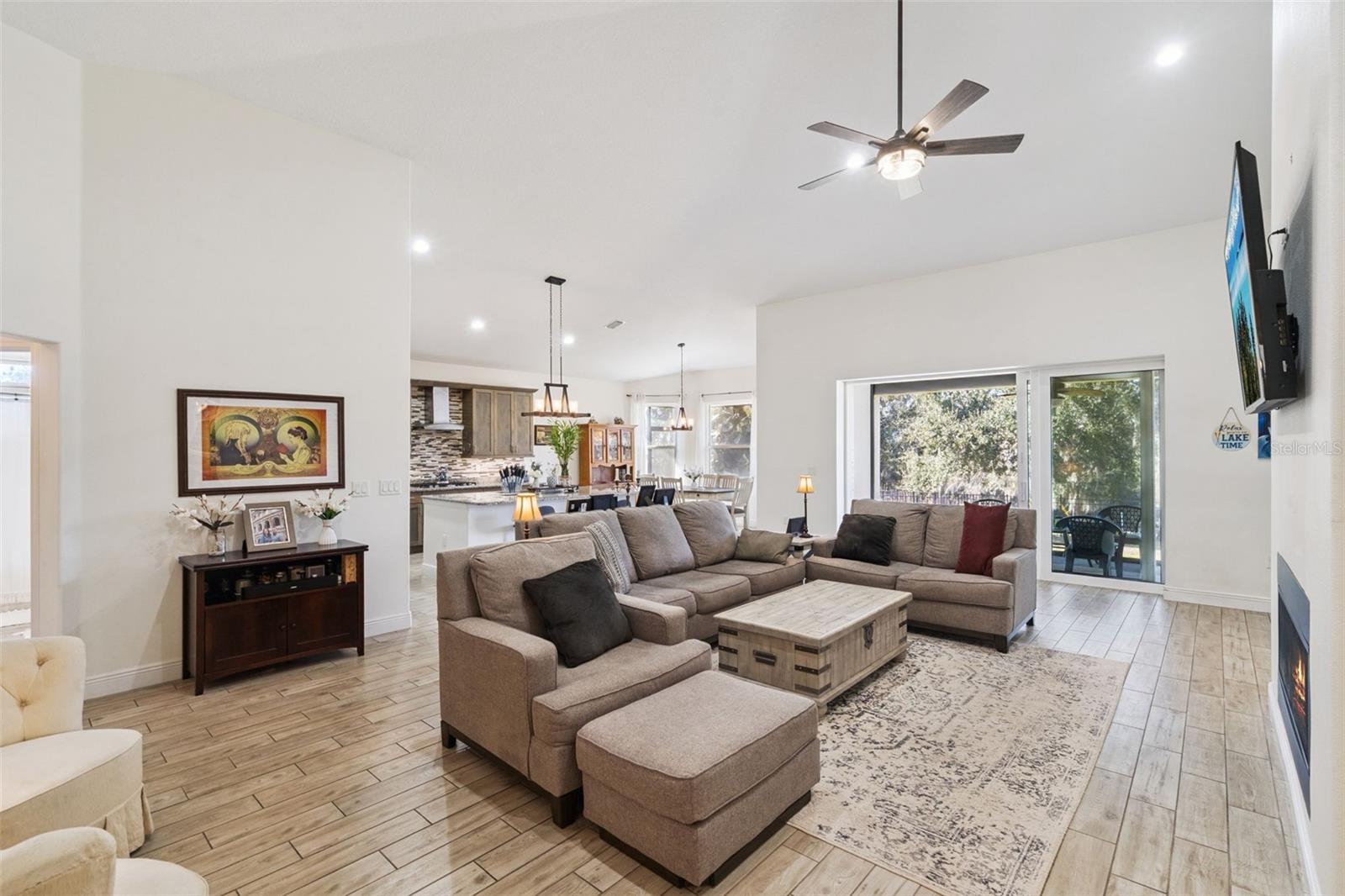 Image 7 of 27 For 735 Black Eagle Drive