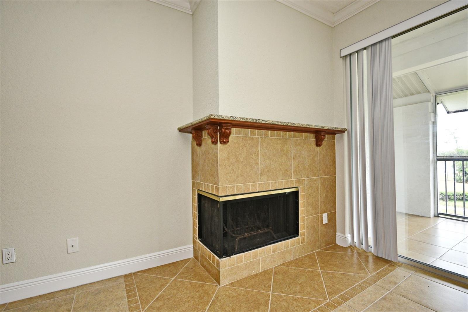 Image 13 of 74 For 443 Hamptoncrest Circle 305