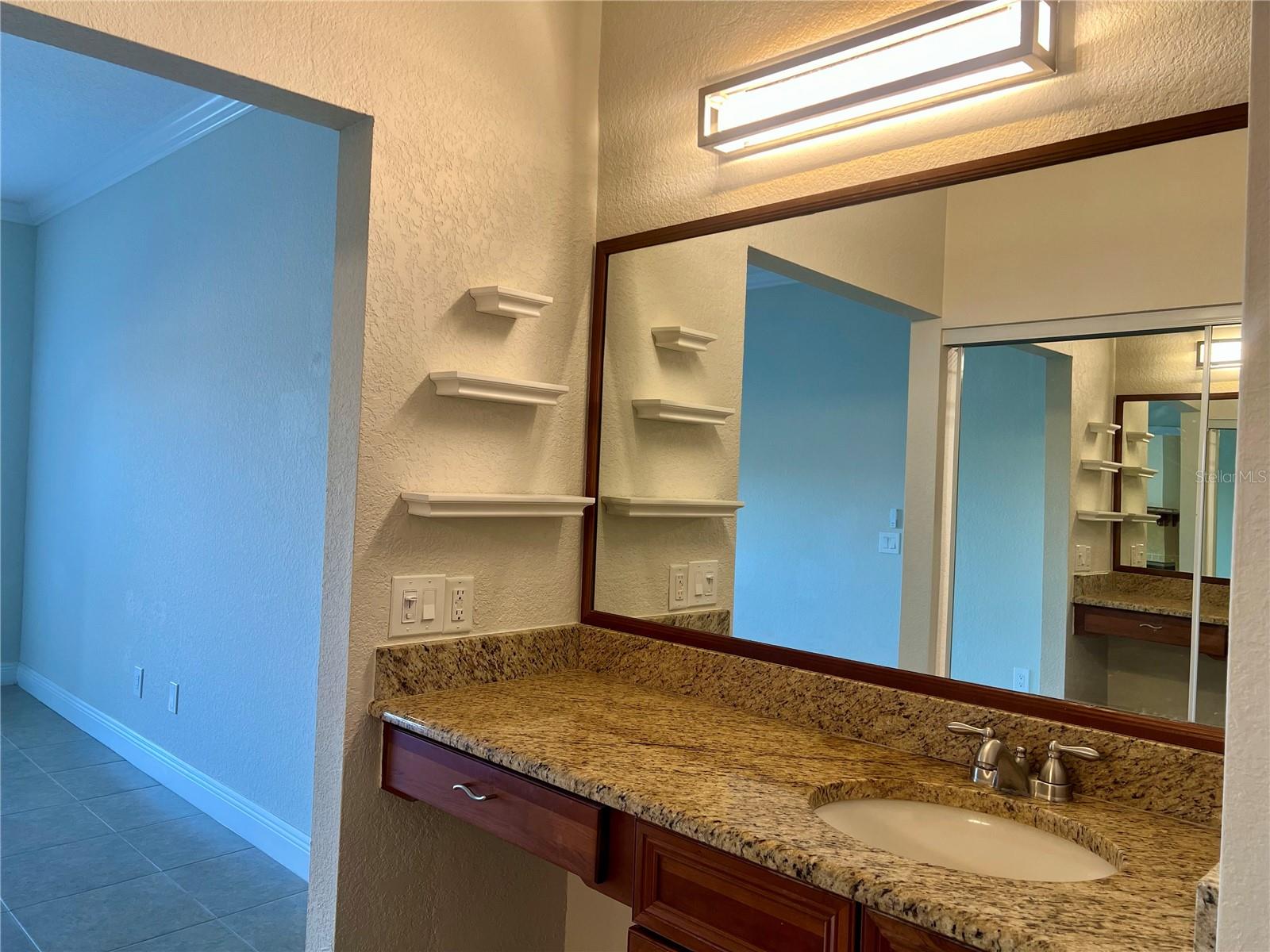 Image 17 of 74 For 443 Hamptoncrest Circle 305