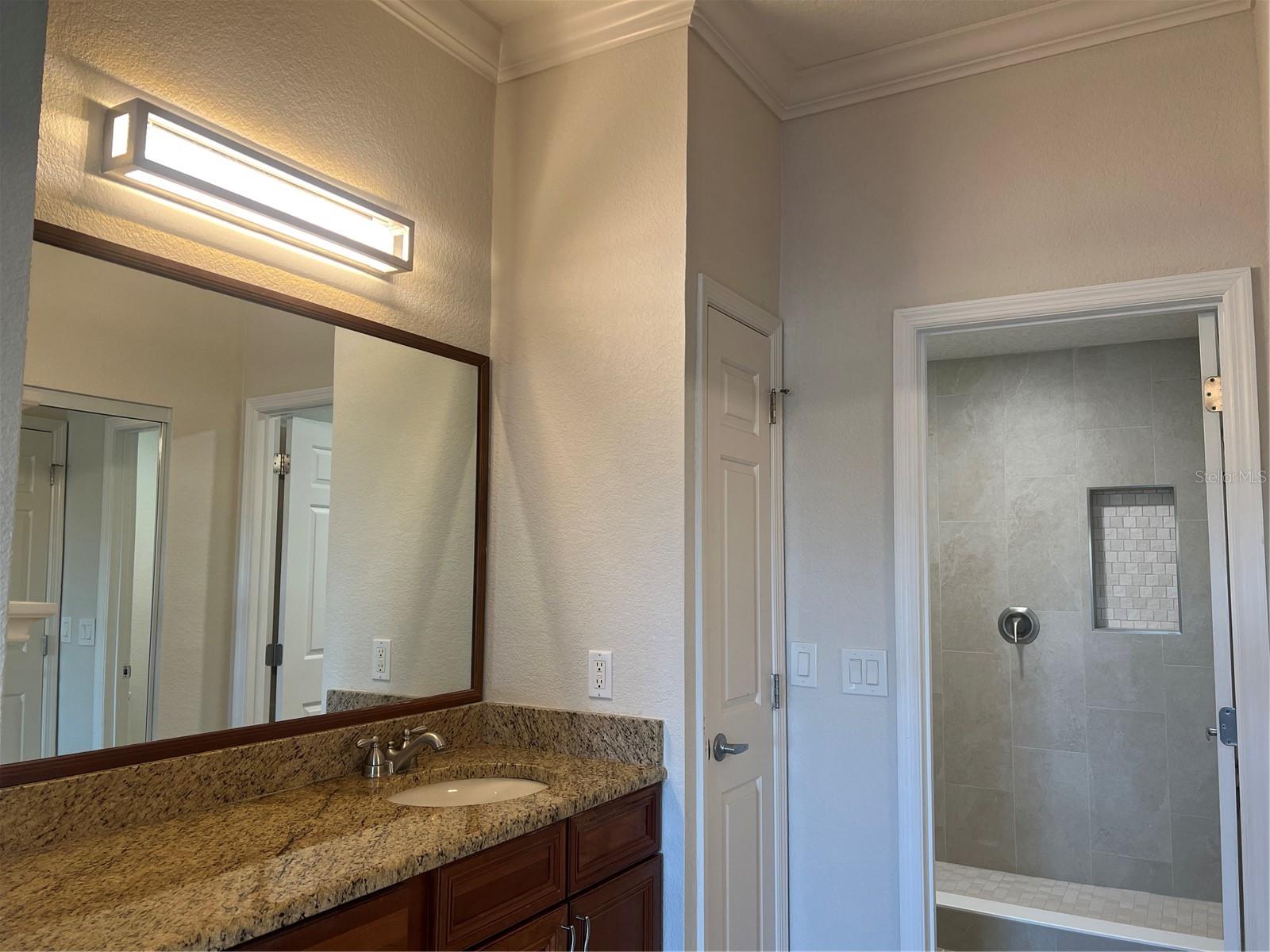 Image 18 of 74 For 443 Hamptoncrest Circle 305