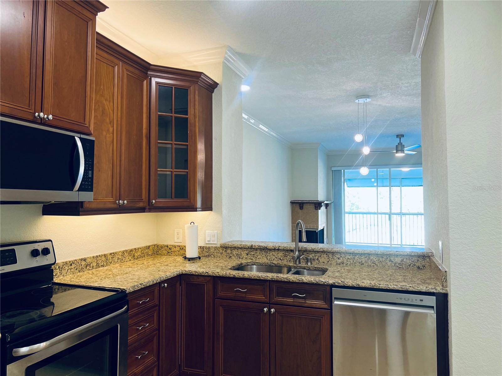 Image 7 of 74 For 443 Hamptoncrest Circle 305