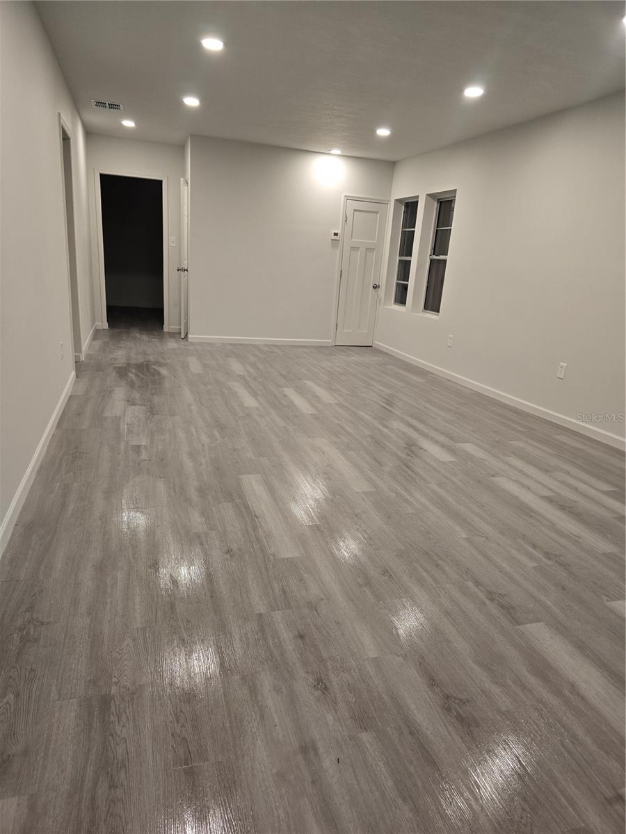 Image 2 of 10 For 610 Avenue A Ne