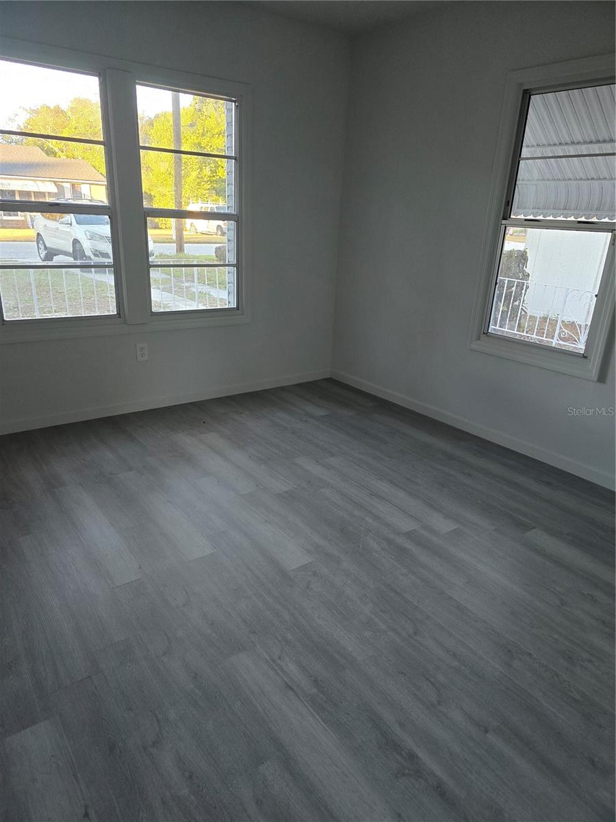 Image 7 of 10 For 610 Avenue A Ne