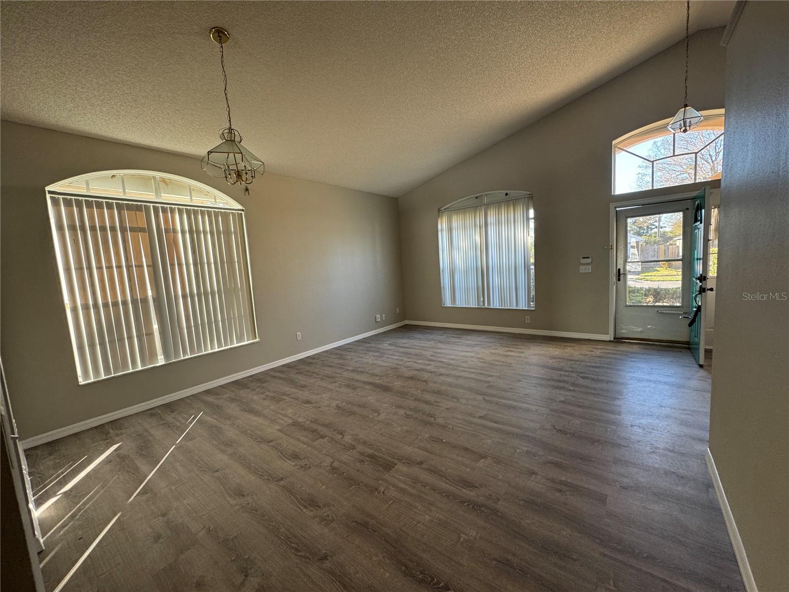 Image 3 of 15 For 3090 Birmingham Boulevard