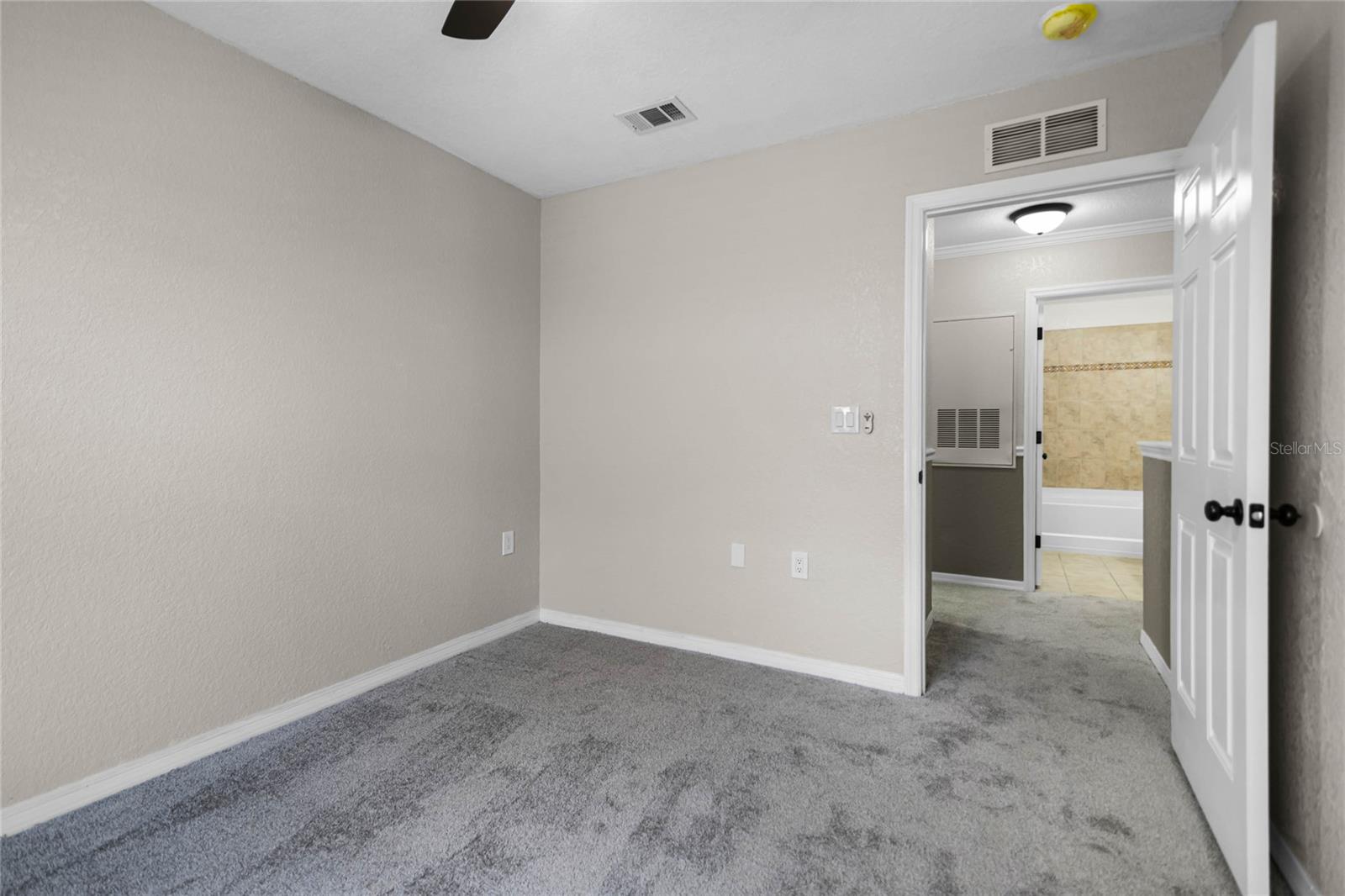 Image 18 of 32 For 4600 Moody Boulevard 9n