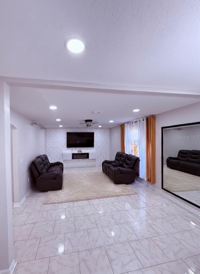 Image 12 of 27 For 5764 Royal Hills Circle