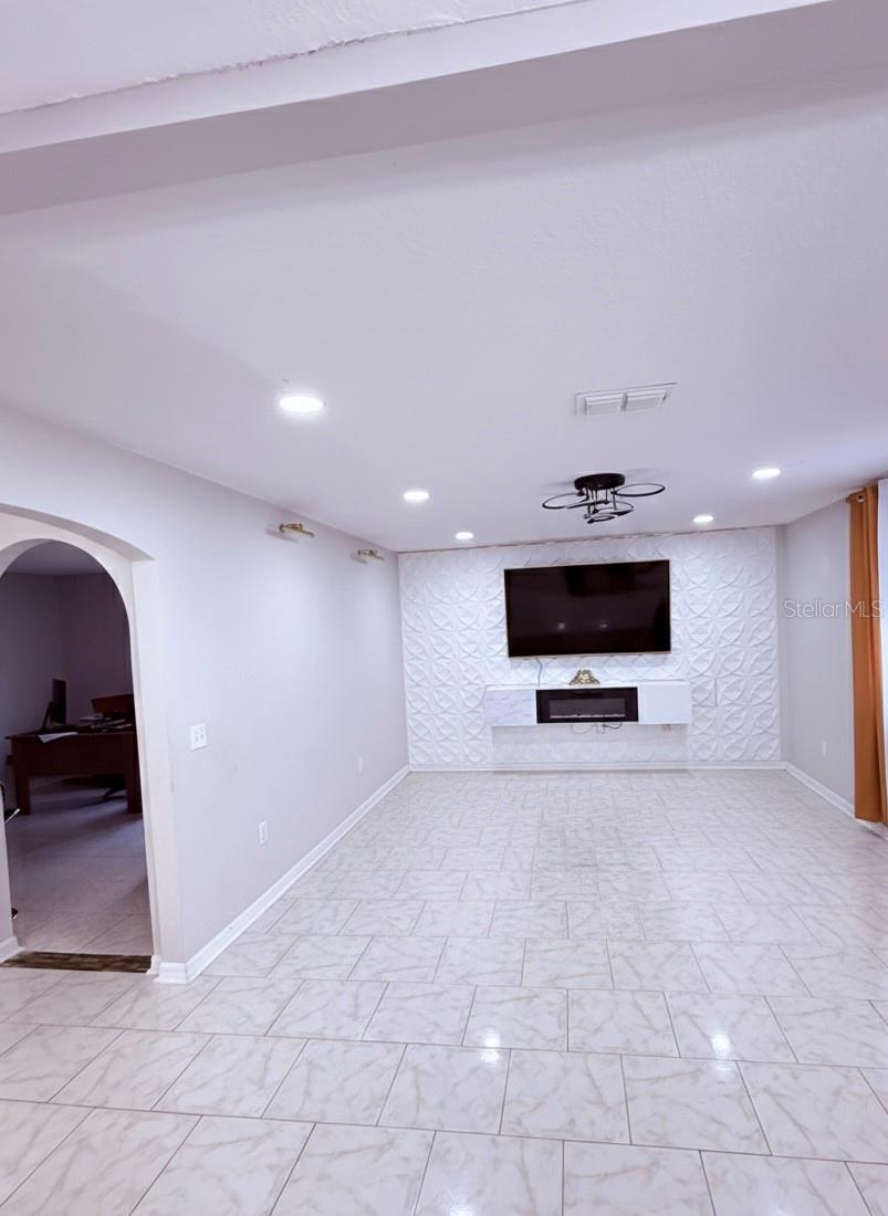 Image 13 of 27 For 5764 Royal Hills Circle