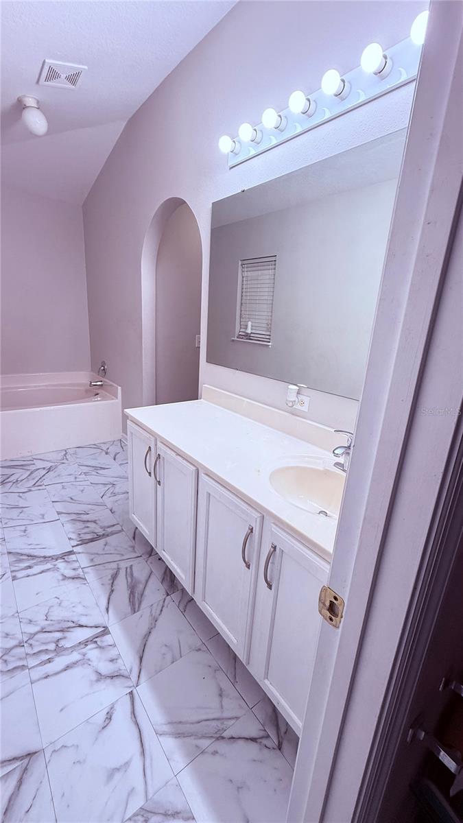 Image 16 of 27 For 5764 Royal Hills Circle