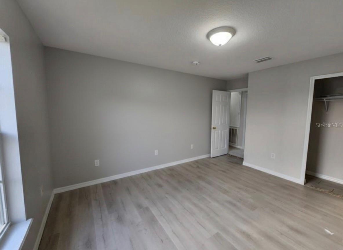 Image 21 of 27 For 5764 Royal Hills Circle