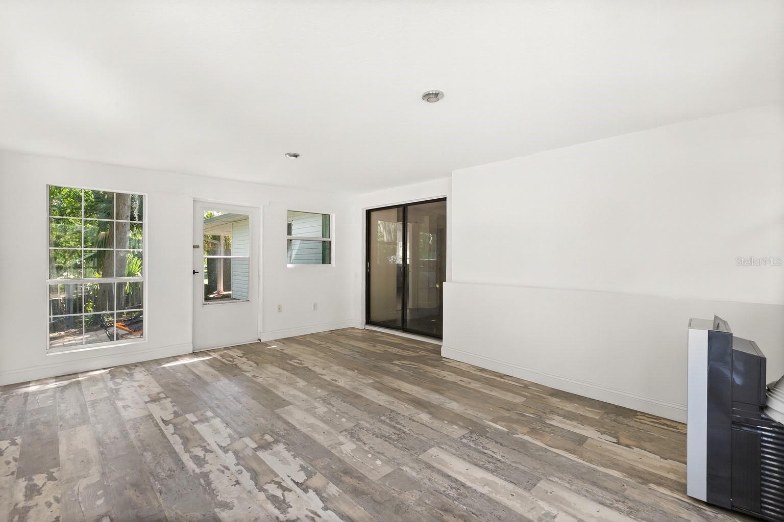 Image 19 of 34 For 7247 Treasure Island Road