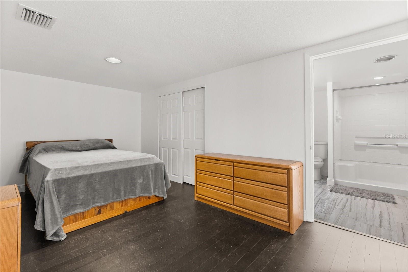 Image 20 of 34 For 7247 Treasure Island Road