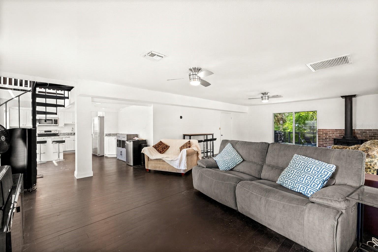 Image 5 of 34 For 7247 Treasure Island Road