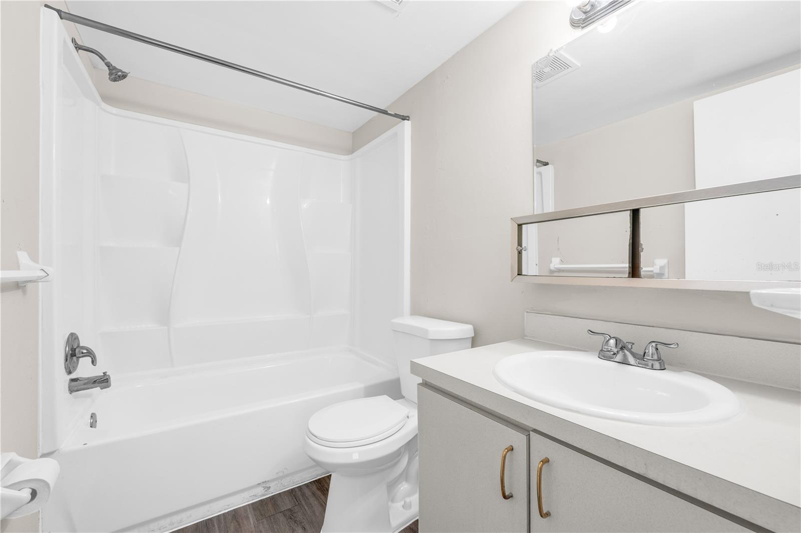 Image 16 of 17 For 5123 Curry Ford Road 3