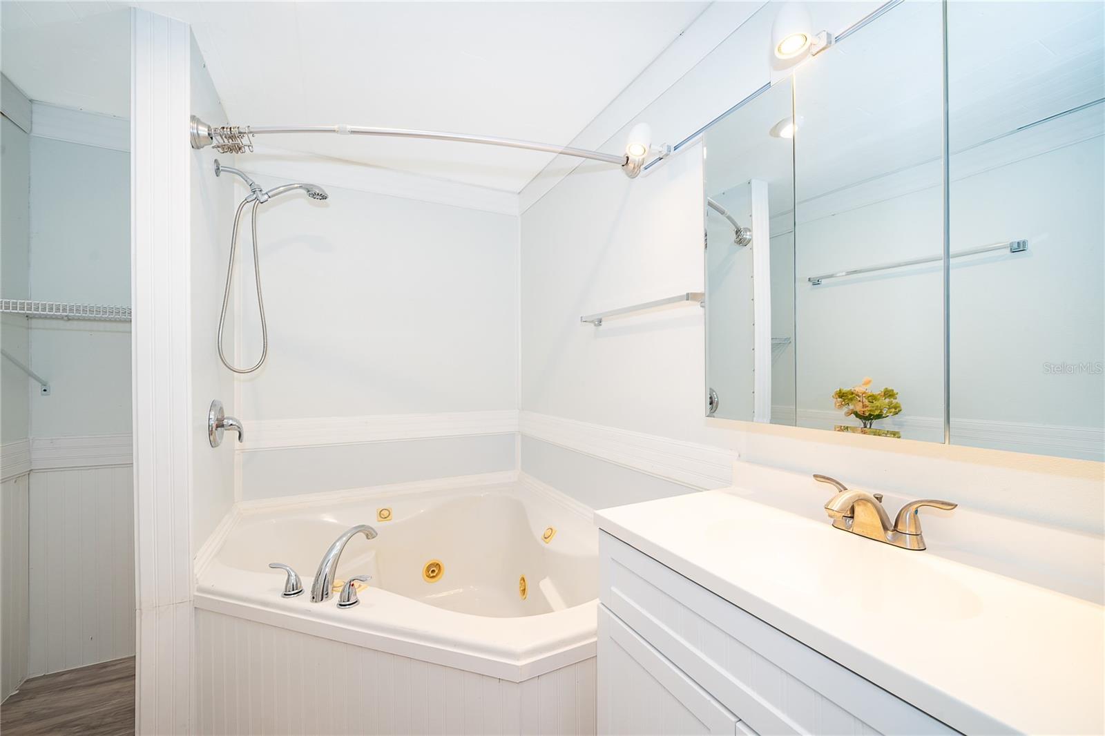 Image 10 of 20 For 29 Maplehurst Avenue