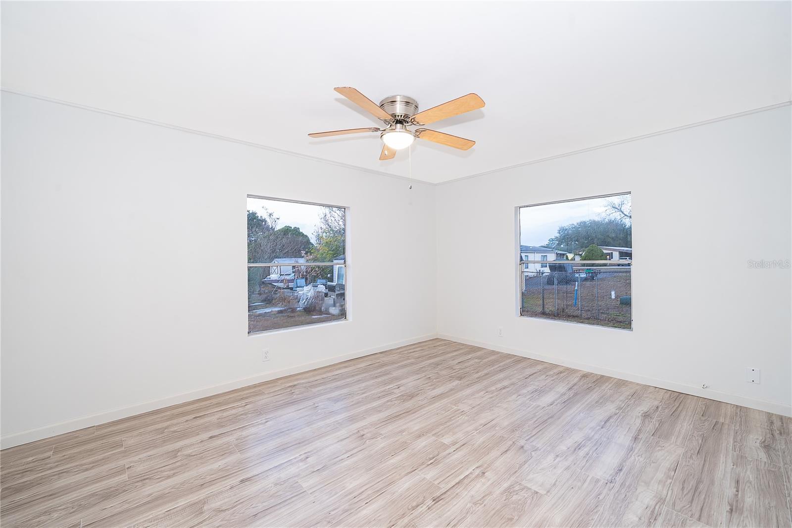 Image 13 of 20 For 29 Maplehurst Avenue