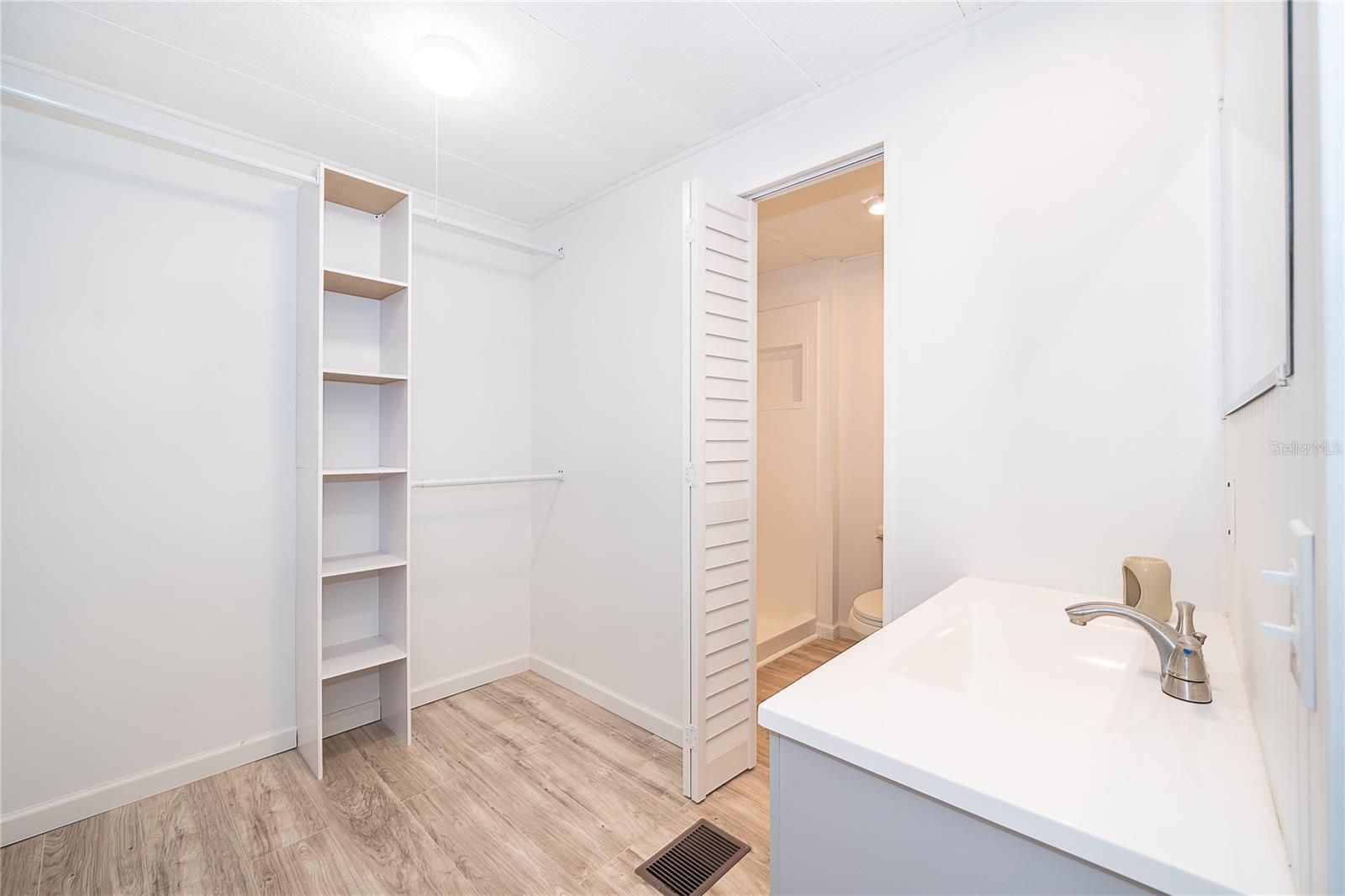 Image 14 of 20 For 29 Maplehurst Avenue