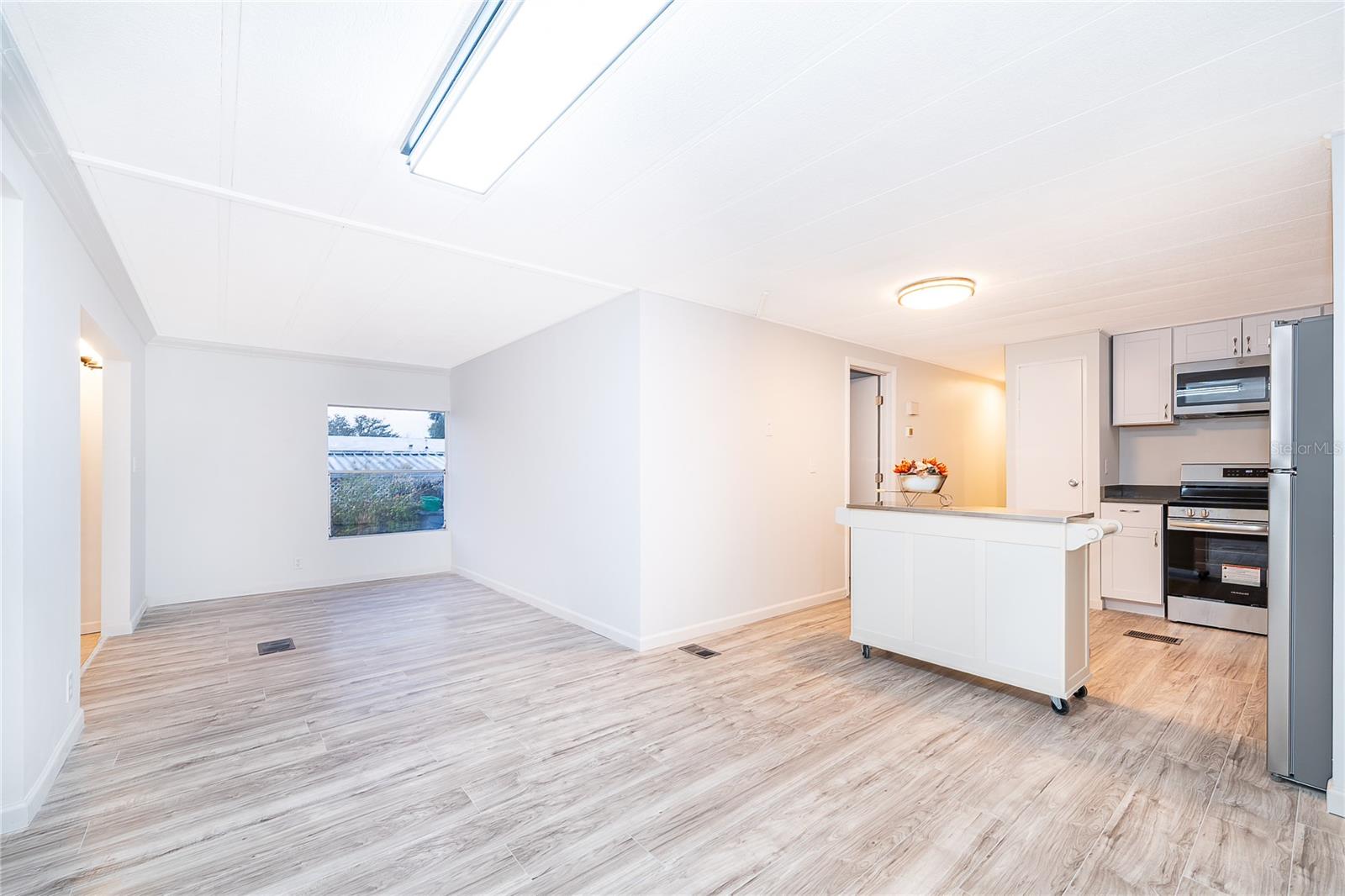 Image 5 of 20 For 29 Maplehurst Avenue