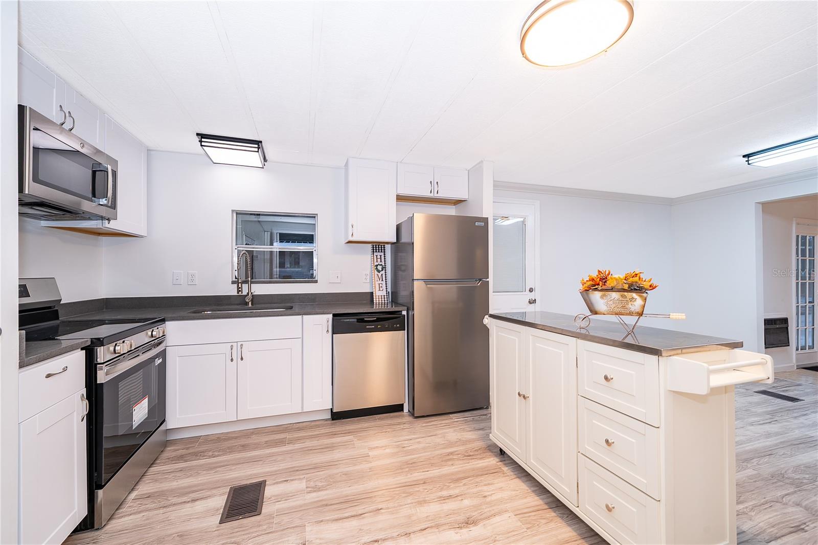 Image 7 of 20 For 29 Maplehurst Avenue