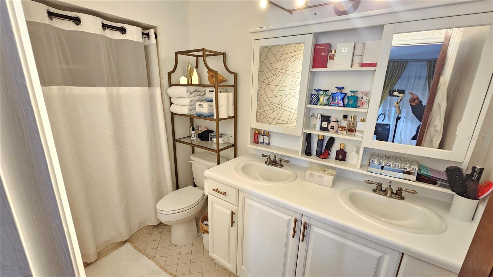 Listing photo id 11 for 1521 Heron Wood Place