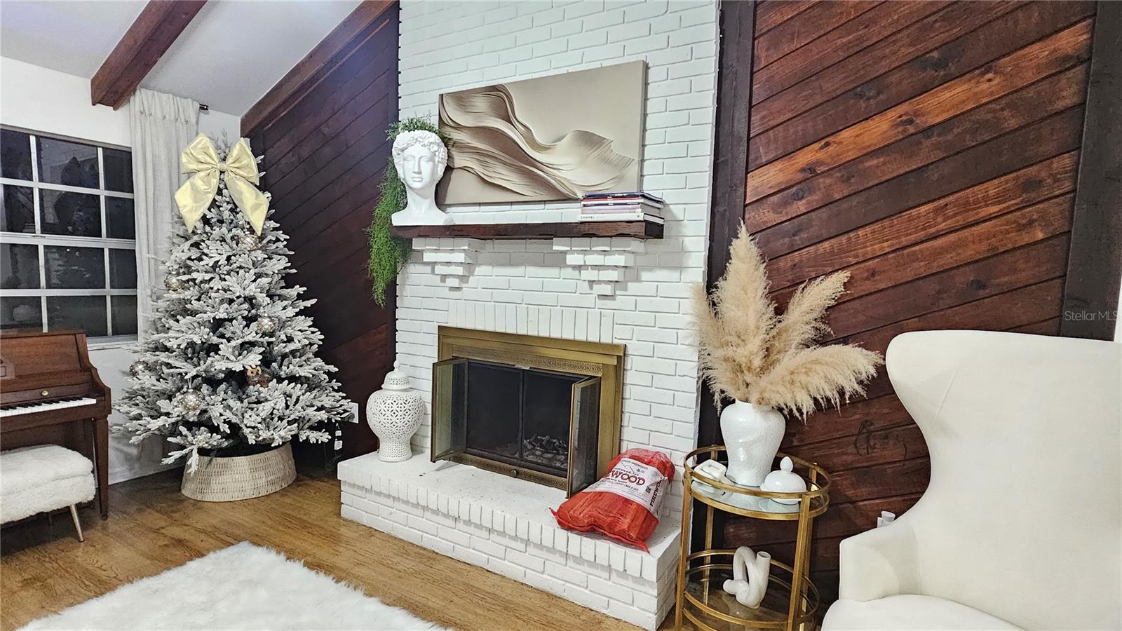 Listing photo id 14 for 1521 Heron Wood Place