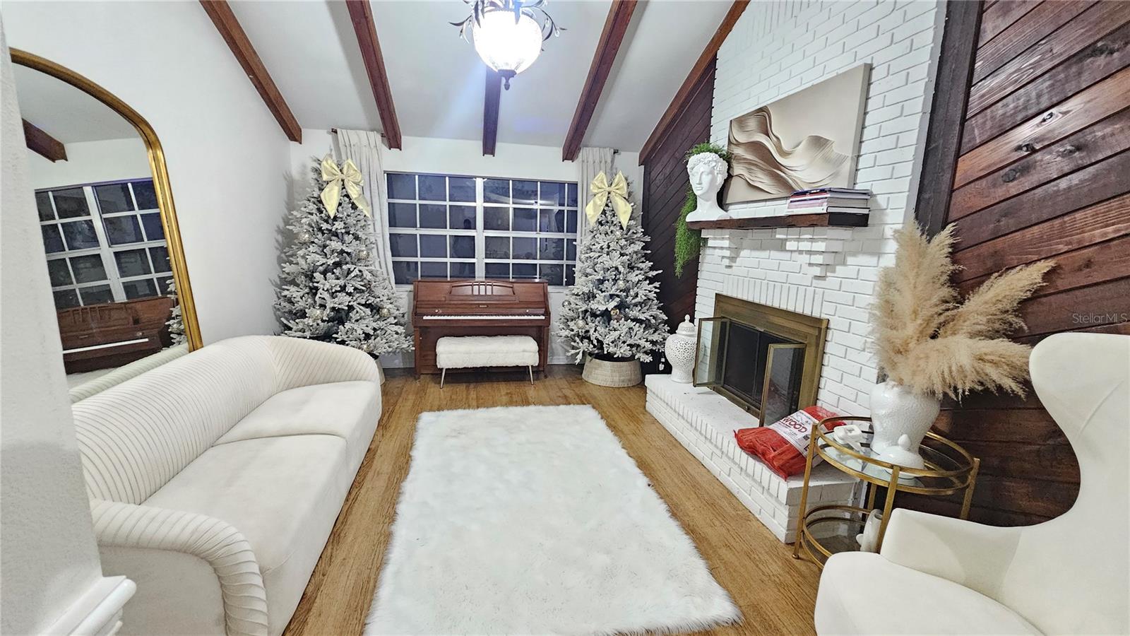 Listing photo id 17 for 1521 Heron Wood Place