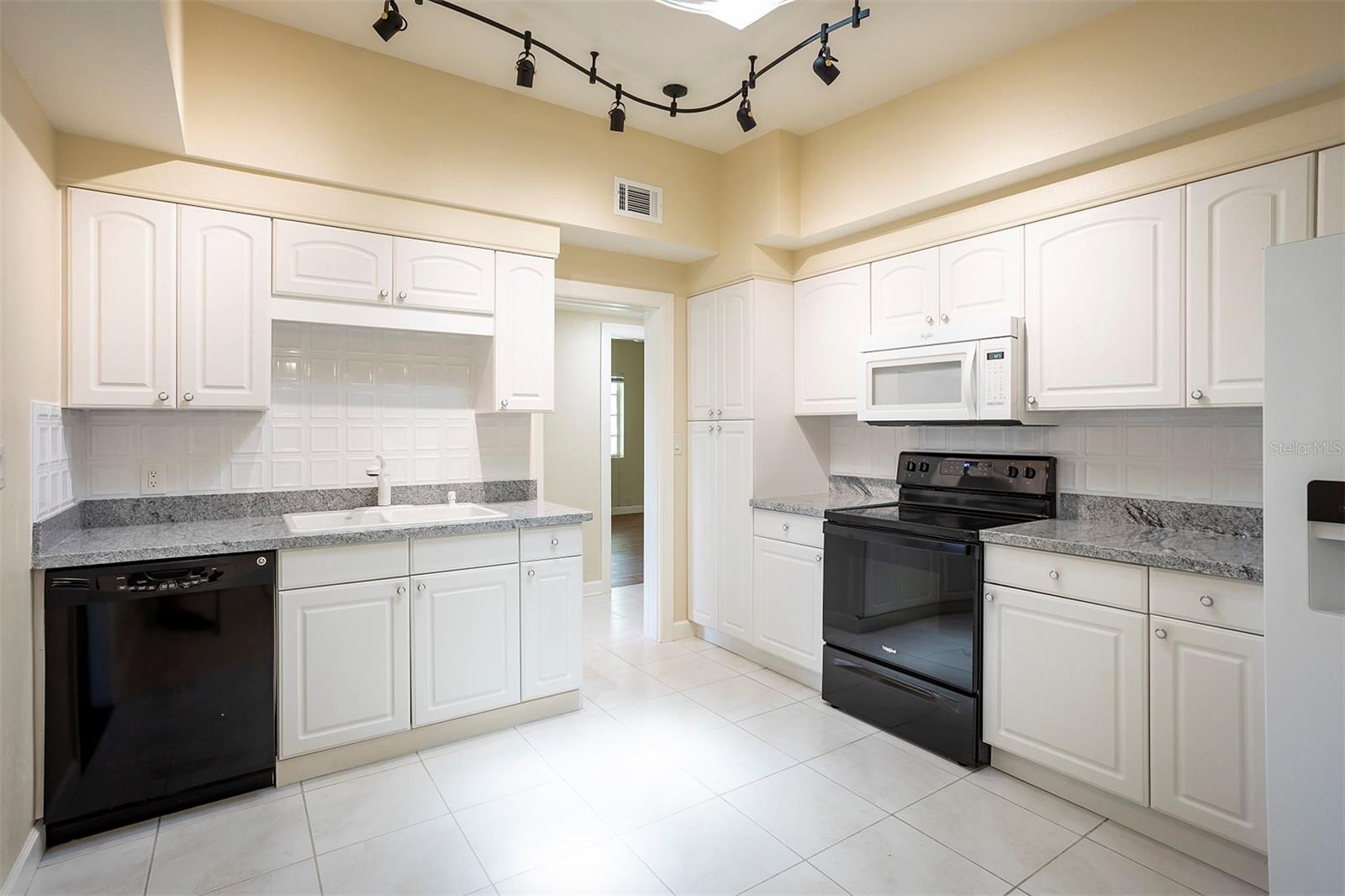 Image 11 of 19 For 2036 Via Tuscany