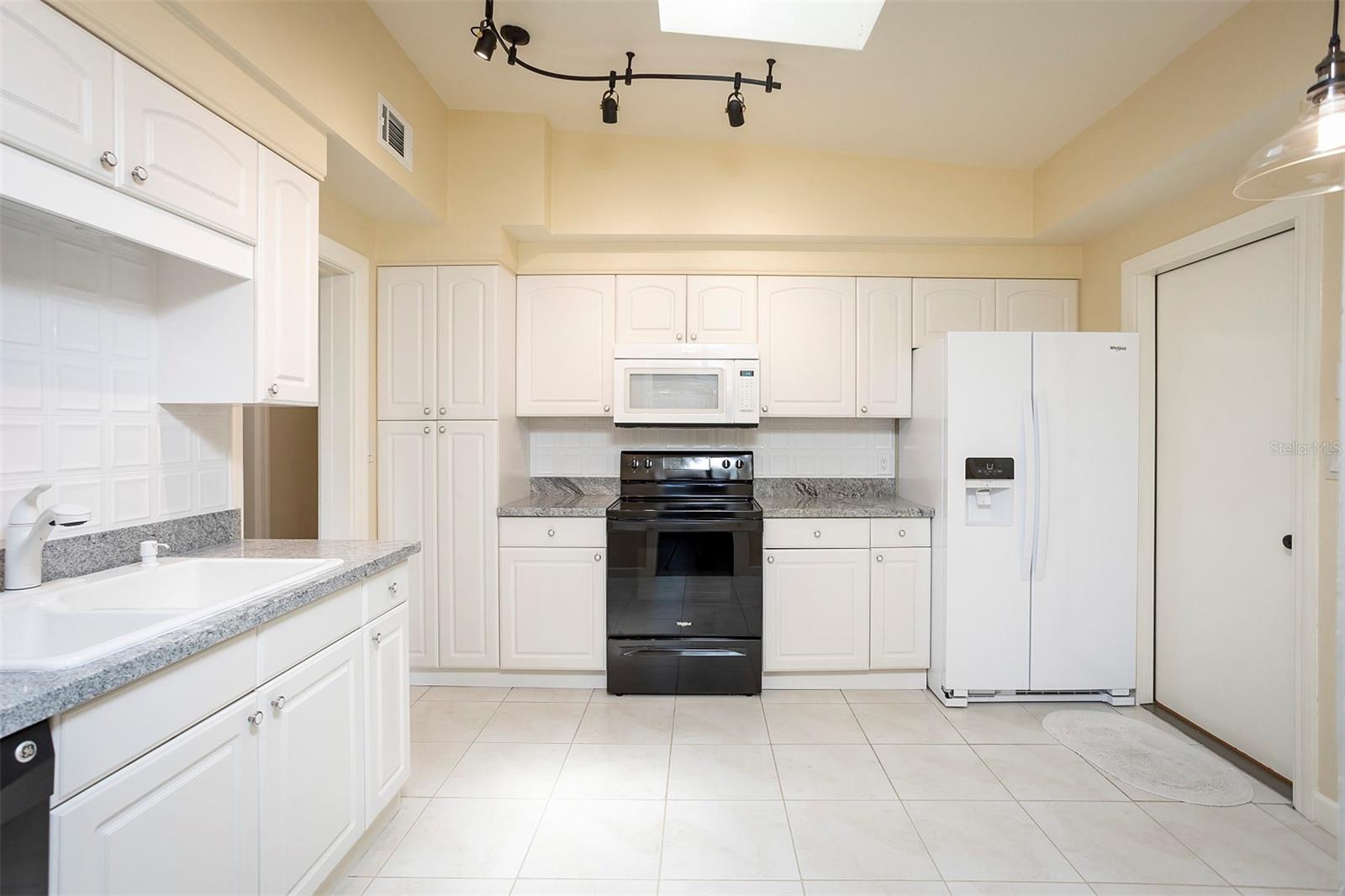 Image 12 of 19 For 2036 Via Tuscany