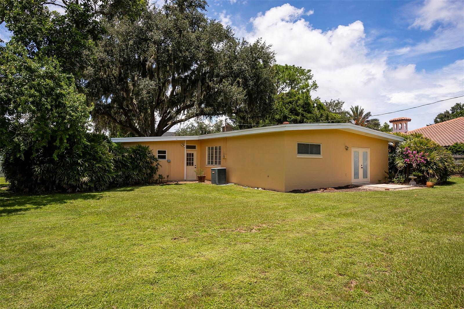 Image 18 of 19 For 2036 Via Tuscany